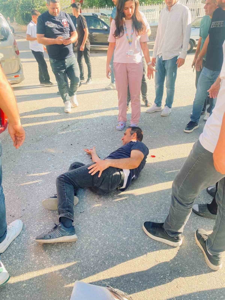 Hafif Ticari Araç İle Elektrikli Motosiklet Çarpıştı: 1 Yaralı