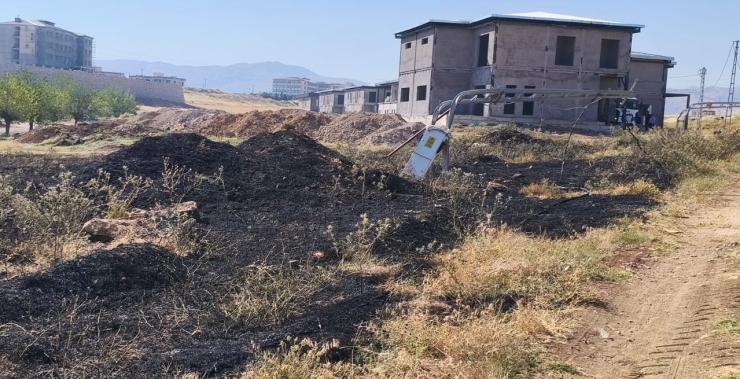 Hafriyat Kamyonu Elektrik Tellerini Kopardı
