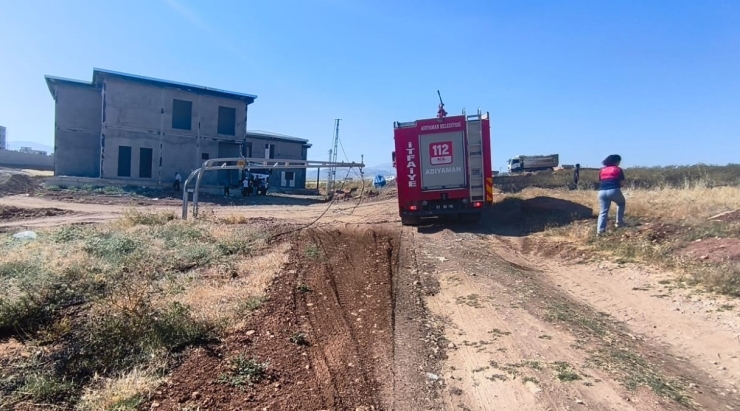 Hafriyat Kamyonu Elektrik Tellerini Kopardı