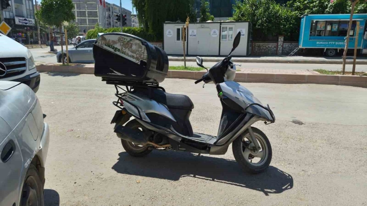 Rögar Kapağı Çevresindeki Çukur Kazaya Neden Oldu: 1 Yaralı