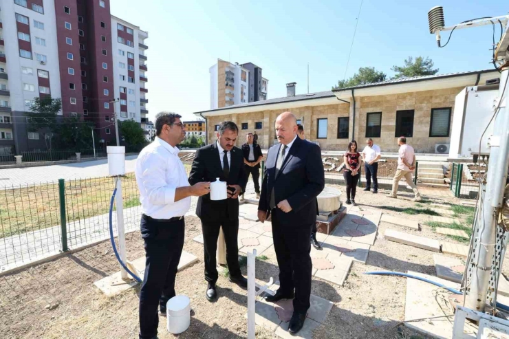 Vali Küçük, Meteoroloji Müdürlüğünü Ziyaret Etti