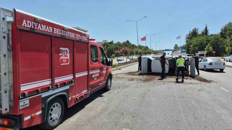 Otomobil Refüje Çarparak Takla Attı: 1 Yaralı
