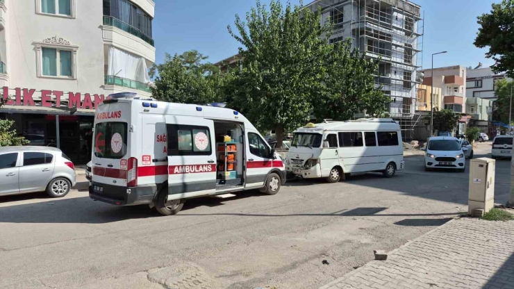 Motosiklet İle Şehir İçi Minibüs Çarpıştı: 1 Yaralı