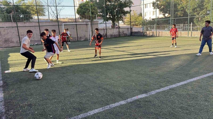Besni’de Yaz Kur’an Kursları Arası Futbol Turnuvası Başladı