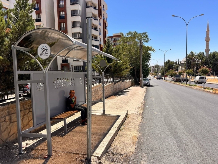 Adıyaman’da Otobüs Durakları Yenileniyor