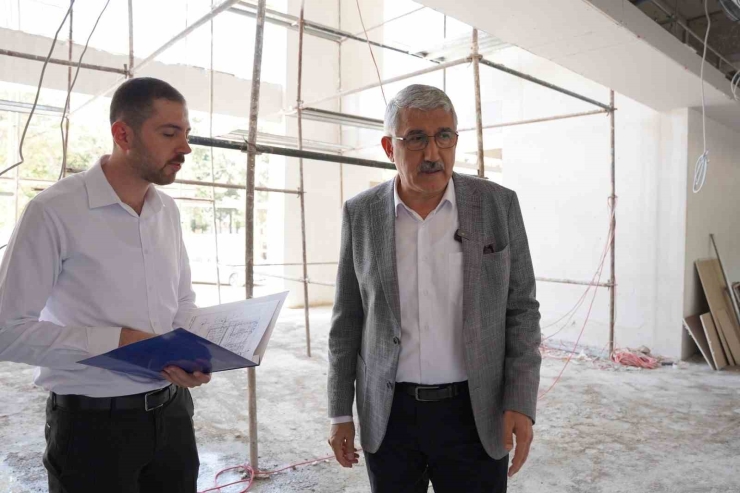 Başkan Hallaç, Yapımı Devam Eden Gençlik Merkezinde İncelemelerde Bulundu