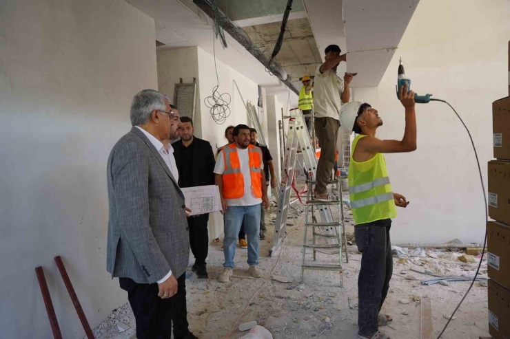 Başkan Hallaç, Yapımı Devam Eden Gençlik Merkezinde İncelemelerde Bulundu