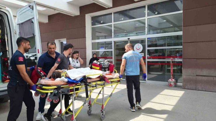 Yüksekten Düşen 6 Yaşındaki Kız Çocuğu Ağır Yaralandı