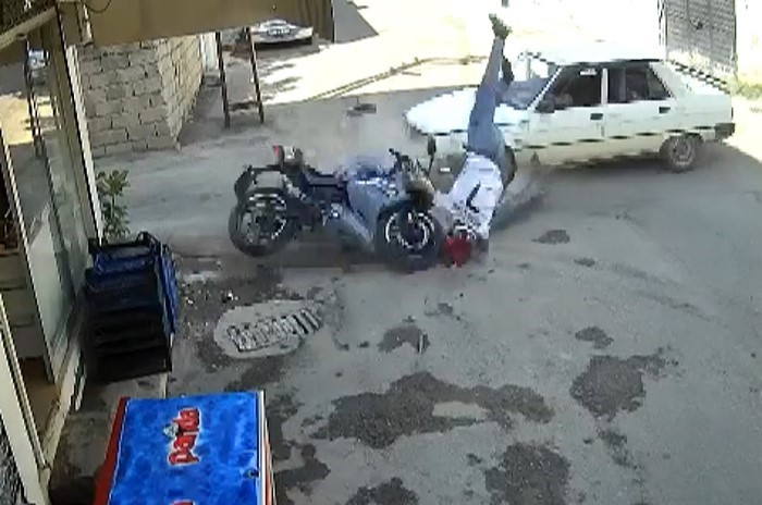 Motosiklet Sürücüsü Metrelerce Havaya Fırladı