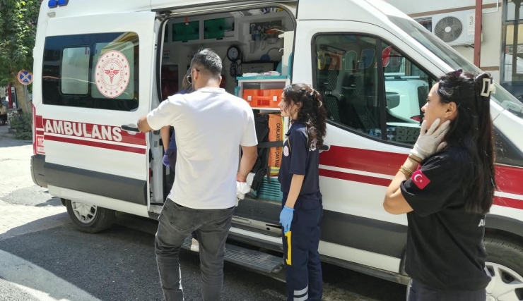 Bıçaklı Saldırıya Uğrayan Kişi Yaralandı