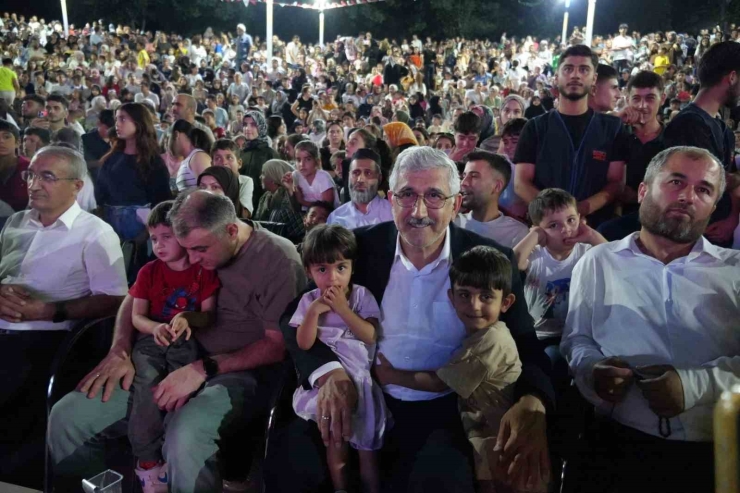 Kâhta Belediyesi’nin Programında Binlerce Kişi Aynı İlahide Buluştu