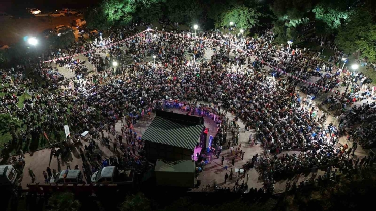 Kâhta Belediyesi’nin Programında Binlerce Kişi Aynı İlahide Buluştu