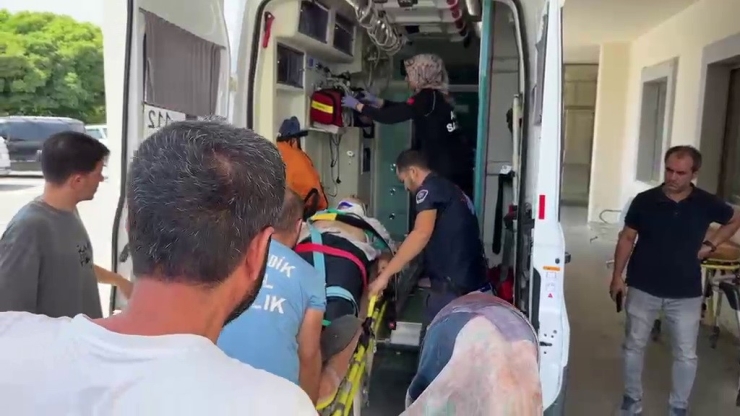 İki Otomobil Çarpıştı: 1’i Çocuk 4 Yaralı