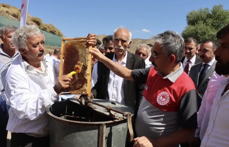 Çelikhan’da Bal Hasadı Şenliği Gerçekleştirildi