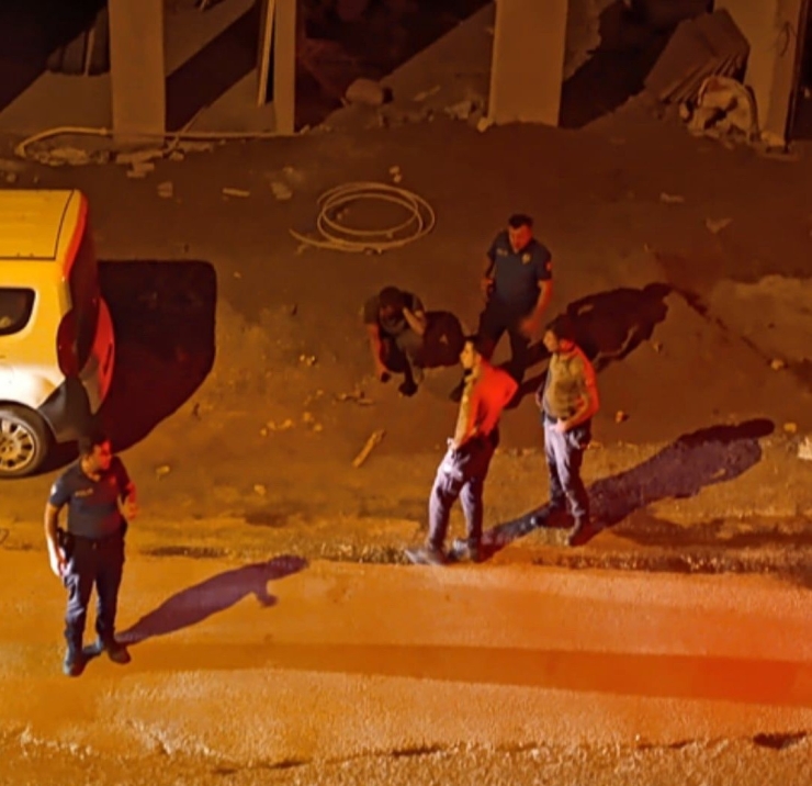 Cadde Ortasında Saldırıya Uğrayan Genç Yaralandı