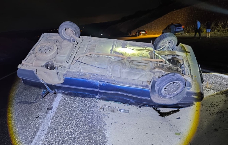 Tekeri Yerinden Çıkan Otomobil Takla Attı: 5 Yaralı