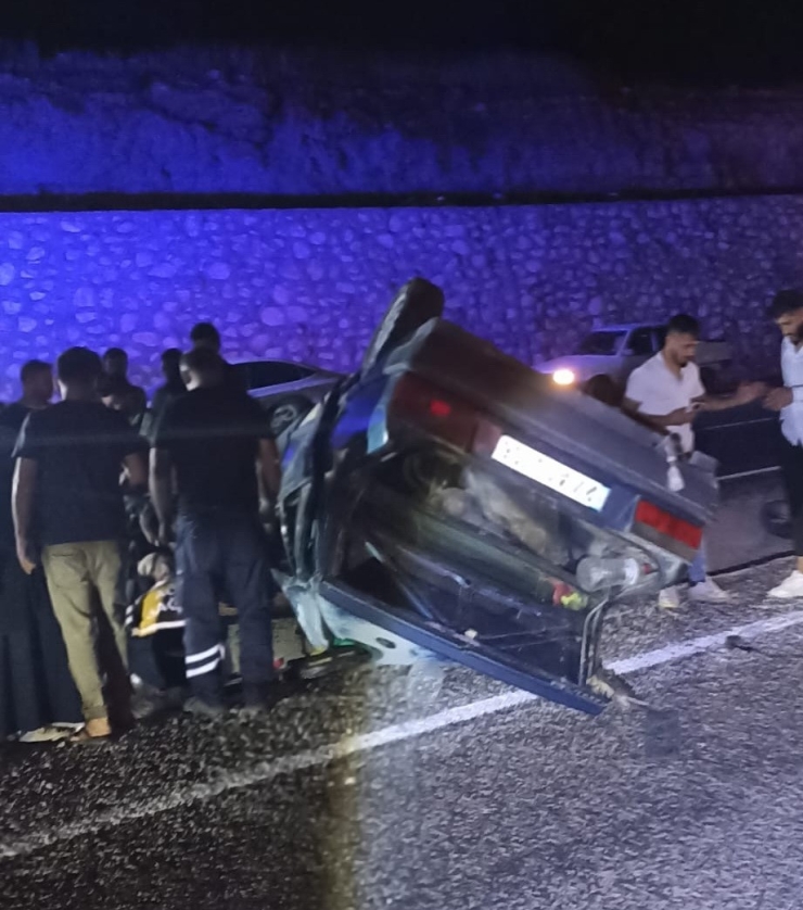 Tekeri Yerinden Çıkan Otomobil Takla Attı: 5 Yaralı