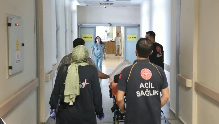 Sinir Krizi Geçiren Kadın Kendini Bıçakladı