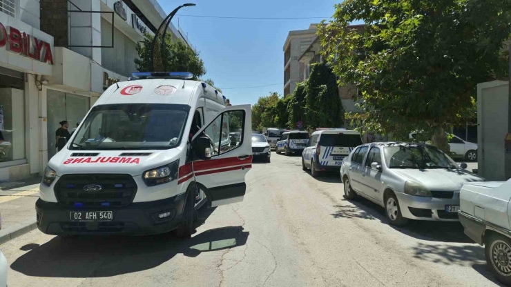 Kardeşler Arasında Kavga 1 Kişi Yaralandı