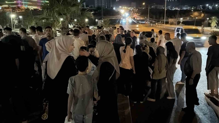 Kontrolden Çıkan Otomobil Park Halindeki Araca Çarptı: 5 Yaralı