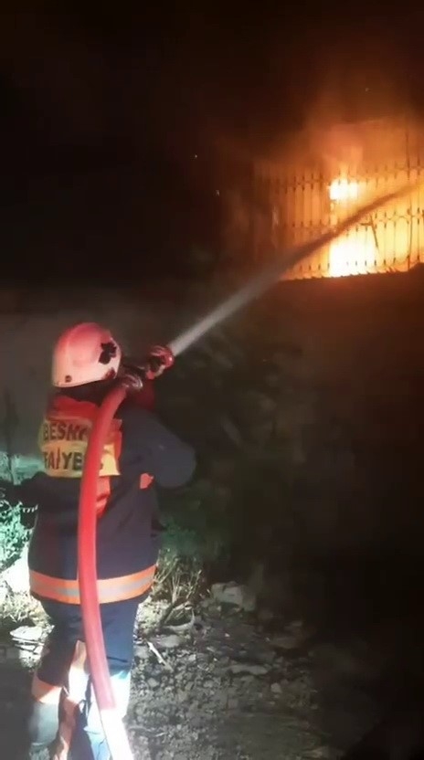 Besni’de Ev Yangını Korkuttu