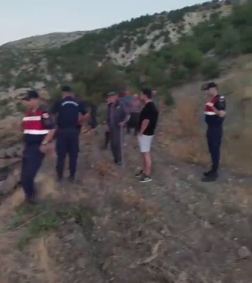 Kovalarla Su Taşıyan Köylüler Yangını Söndürdü