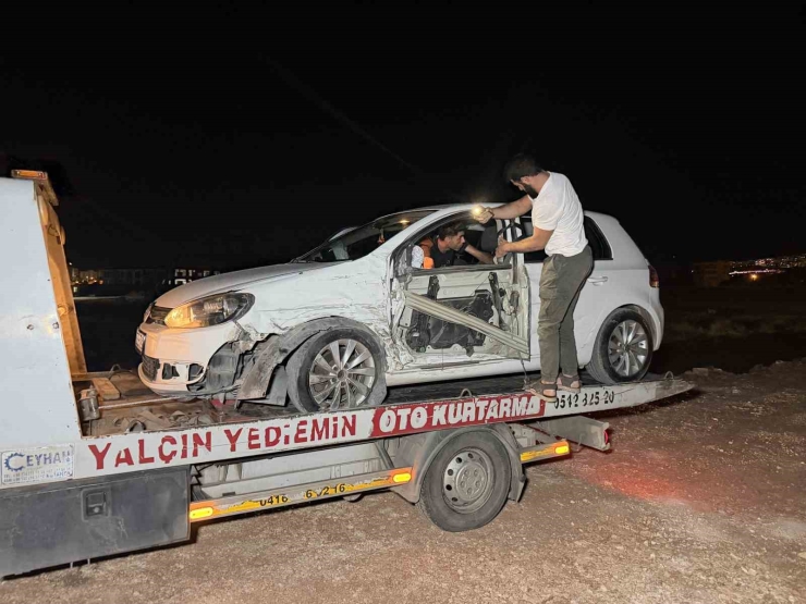 Kaza Sonrası Aracı Bırakıp Kaçtılar