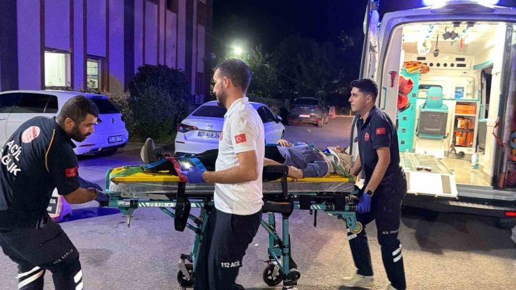 Otomobil Uçuruma Yuvarlandı: 4 Yaralı