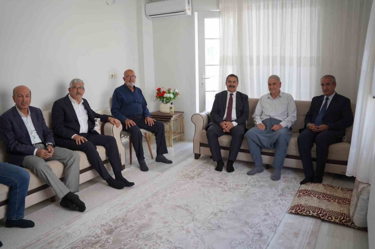Ak Parti’li Yaman, ’türkiye Yüzyılı Buluşmaları’ Kapsamında Kahta’da Temaslarda Bulundu