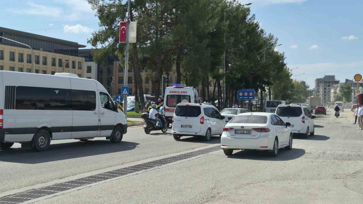 Adıyaman’da Otomobil İle Motosiklet Çarpıştı: 1 Kişi Yaralandı