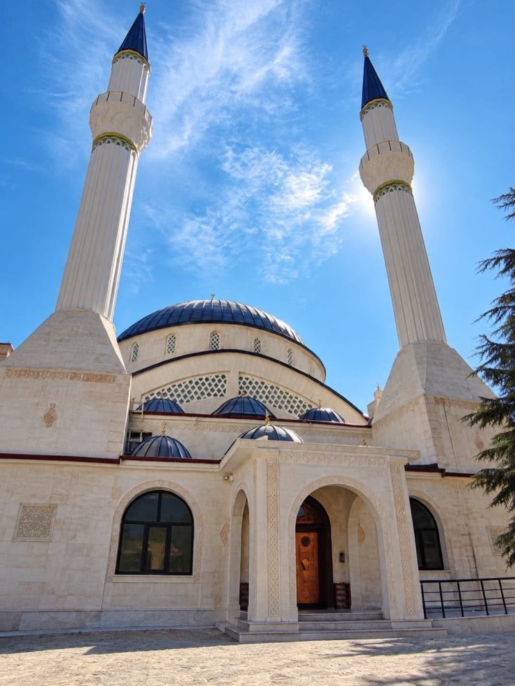 Sincik’te Söğütlü Camii Ve Gençlik Merkezi’nde Çalışmalar Sürüyor