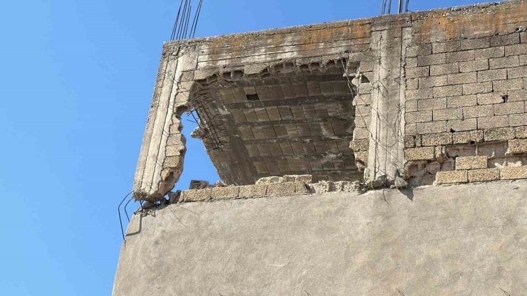 Adıyaman’da Hasarlı Binalar Korkutuyor