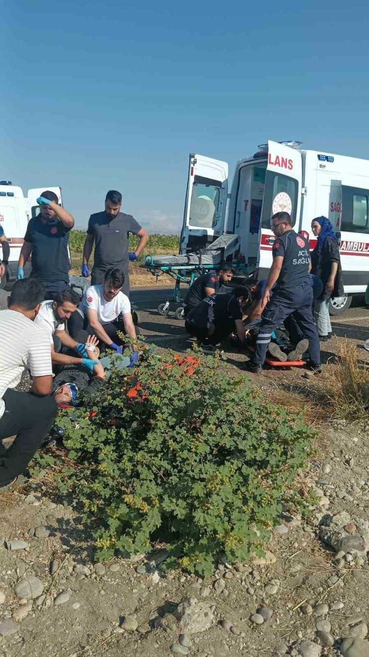 Tütün İşçilerini Taşıyan Minibüs Devrildi: 12 Yaralı