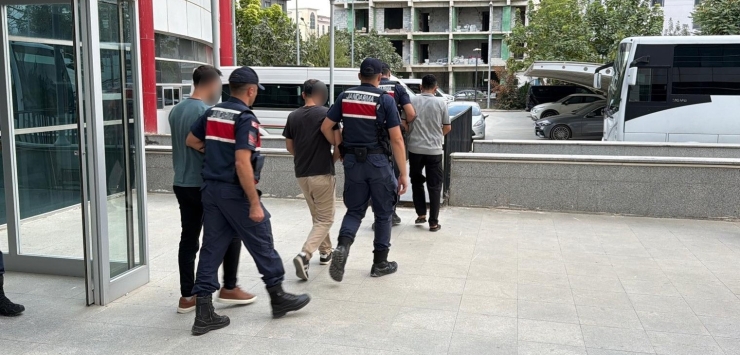 Adıyaman’da Deaş Operasyonunda 5 Şahıs Tutuklandı