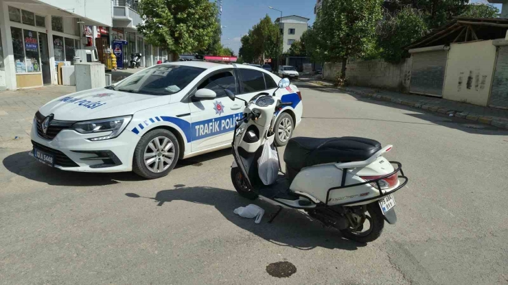 Adıyaman’da Kamyonet İle Motosiklet Çarpıştı: 2 Yaralı