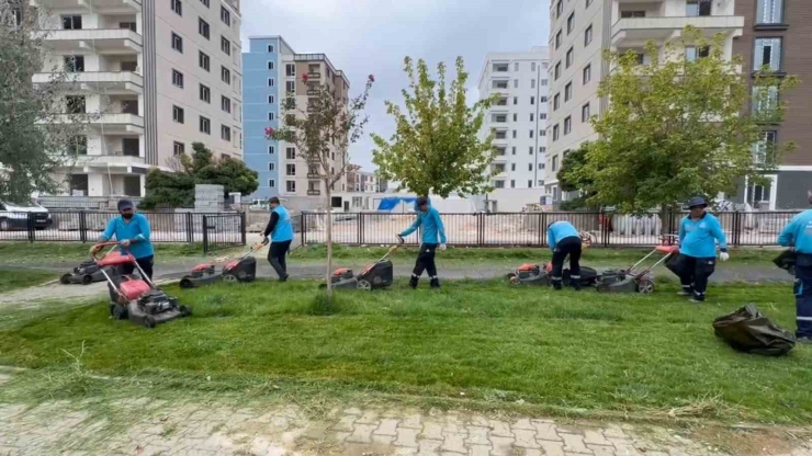 Adıyaman’da Parklarda Sonbahar Bakımı Sürüyor