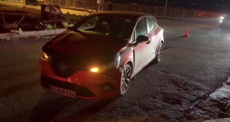 İki Otomobilin Çarpıştı: 4 Yaralandı