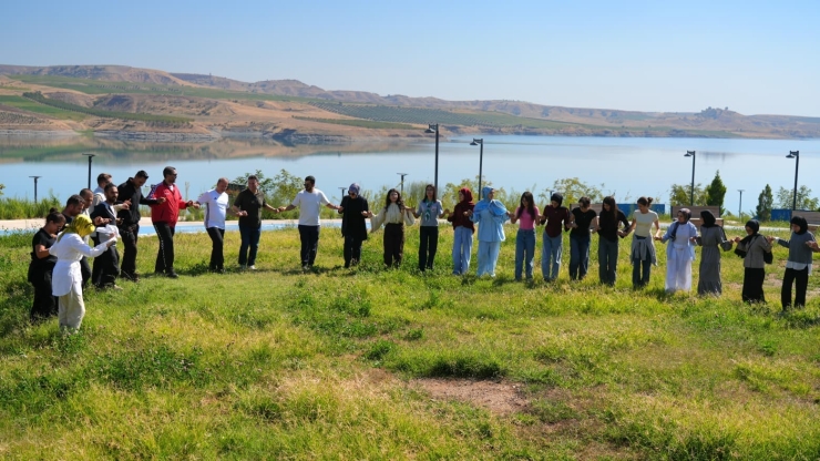 Adıyaman’da Öğretmen Ve Öğrenciler Doğa Yürüyüşünde Buluştu