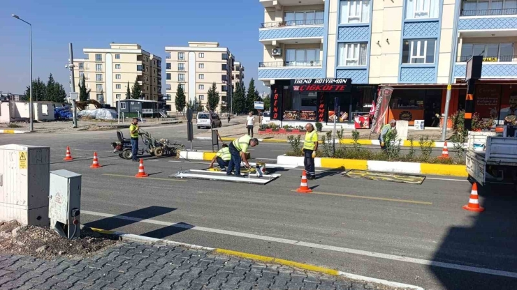 Adıyaman’da Asfalt Sonrası Yol Çizgileri Trafik Güvenliği İçin Yenileniyor