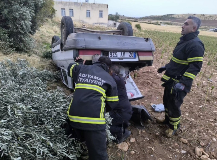 Adıyaman’da Otomobil Şarampole Devrildi: 1 Yaralı