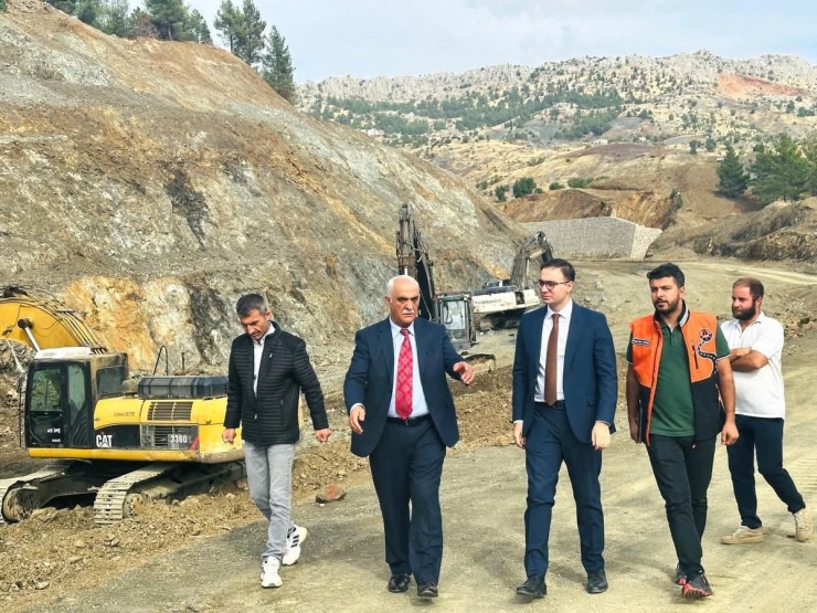 Sincik-kahta Karayolunda Çalışmalar Devam Ediyor