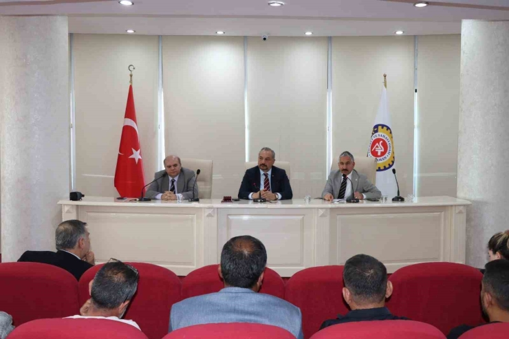 Adıyaman’da Nar Üretimi Ve Pazarı Masaya Yatırıldı