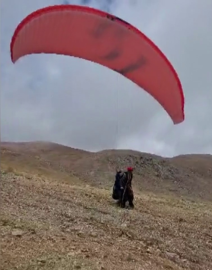 İrlandalı Turist Adıyaman’da Serbest Atlayış Gerçekleştirdi