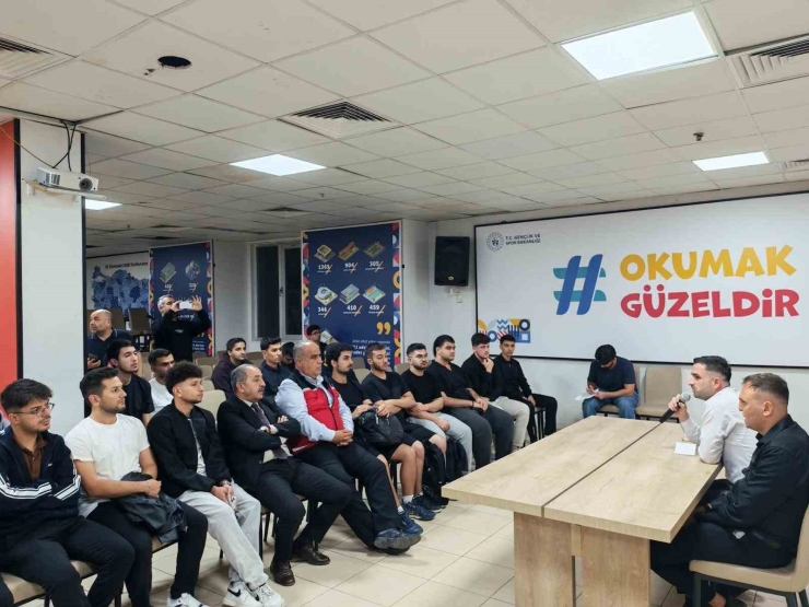 Öğrenci Yurdunda "vatan Ve Kahramanlık Buluşmaları" Gerçekleştirildi