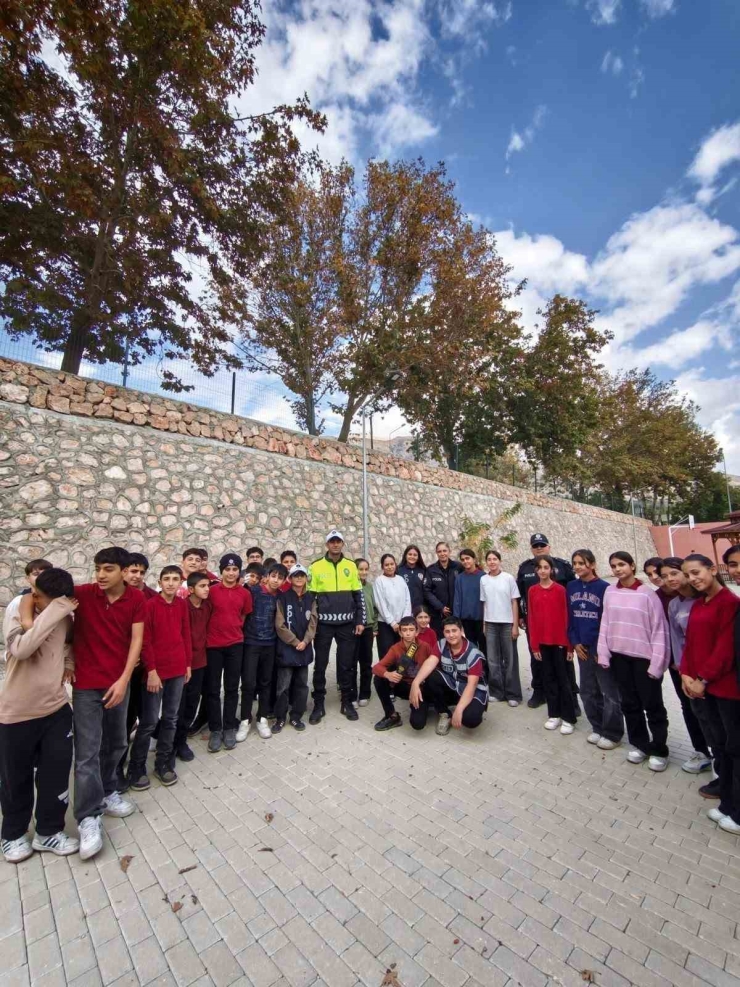 Tut’ta Öğrencilere Trafik Eğitimi Verildi