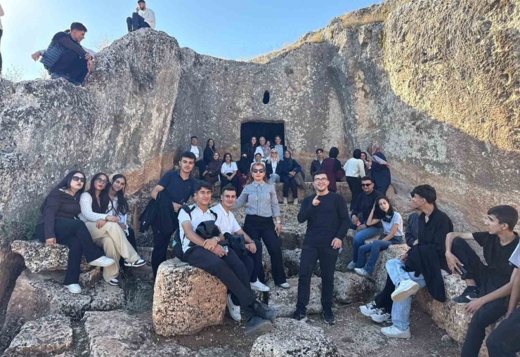Yks’ye Hazırlanan Öğrencilere Perre Antik Kenti Gezisi