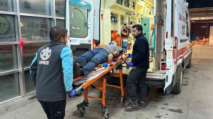 Kayganlaşan Yolda Devrilen Motosikletin Sürücüsü Yaralandı