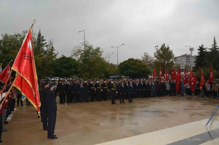 29 Ekim Cumhuriyet Bayramı Kutlamaları Çelenk Sunma Töreniyle Başladı