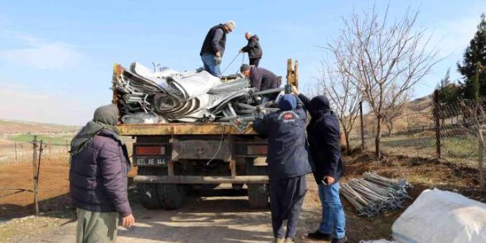 Kahta'da Ahırları Zarar Gören Çiftçilere Çadır Desteği